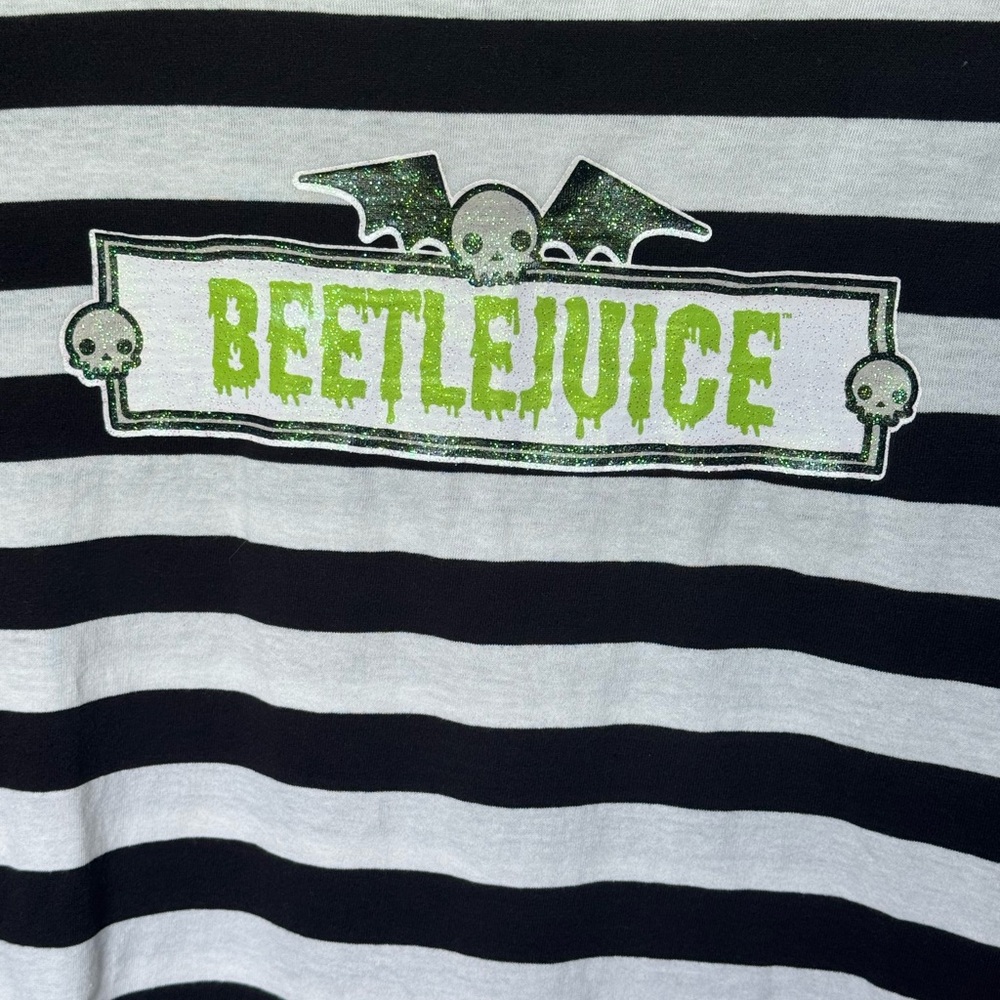 Beetlejuice Black & White Striped Glitter Skull Short Sleeve Tee Size Small - Picture 6 of 6